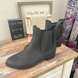 NWOB Jeffrey Campbell Black Matte Rain boots size 6